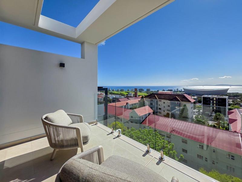 5 Bedroom Property for Sale in Green Point Western Cape